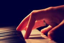 黑白体育:膝伤还没好!莱昂纳德将从赛季开始无限期缺阵.